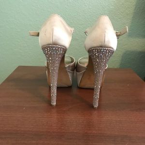 Beige shoe with rhinestone heel
